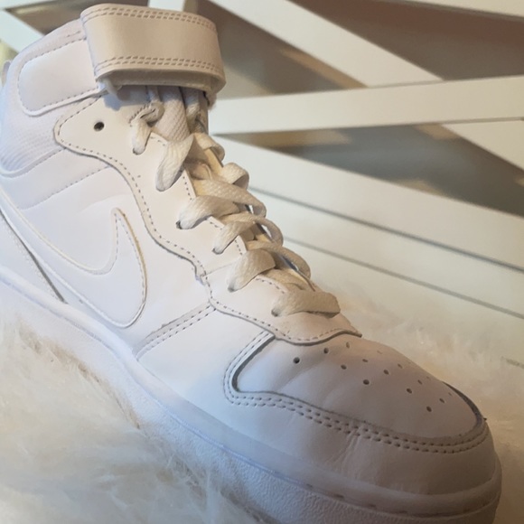 Boys nike high top airforce 1’s - Picture 3 of 7